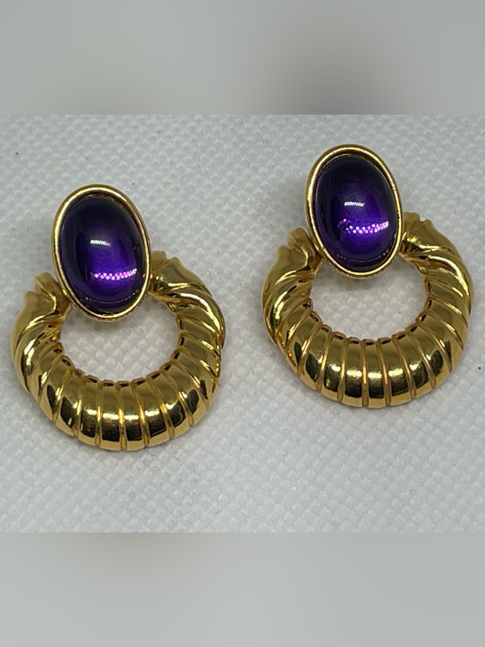 Vintage Trifari TM Gold Tone Dangle Purple Cabochon Pierced Earrings Doorknocker